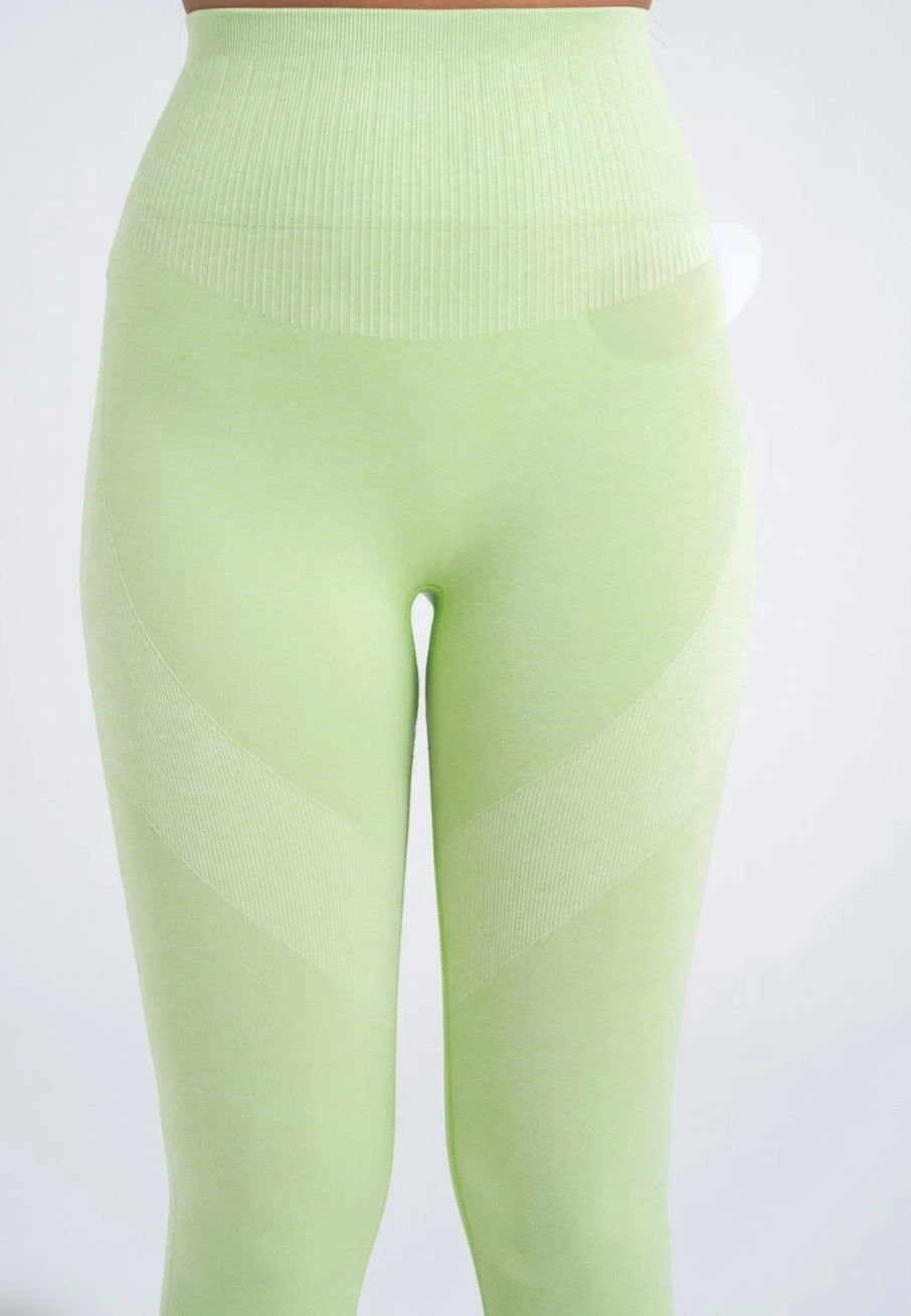 Toparlayıcı Yüksek Bel Seamless Spor Tayt – Push Up Etkili & Nefes Alabilir