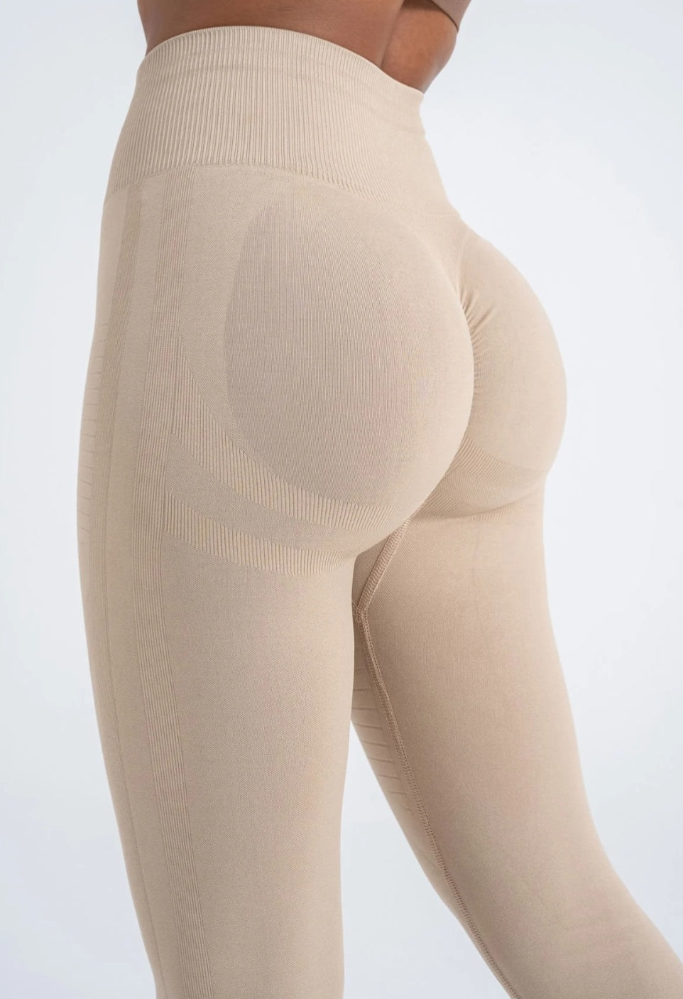 Toparlayıcı Yüksek Bel Seamless Spor Tayt – Push Up Etkili & Nefes Alabilir