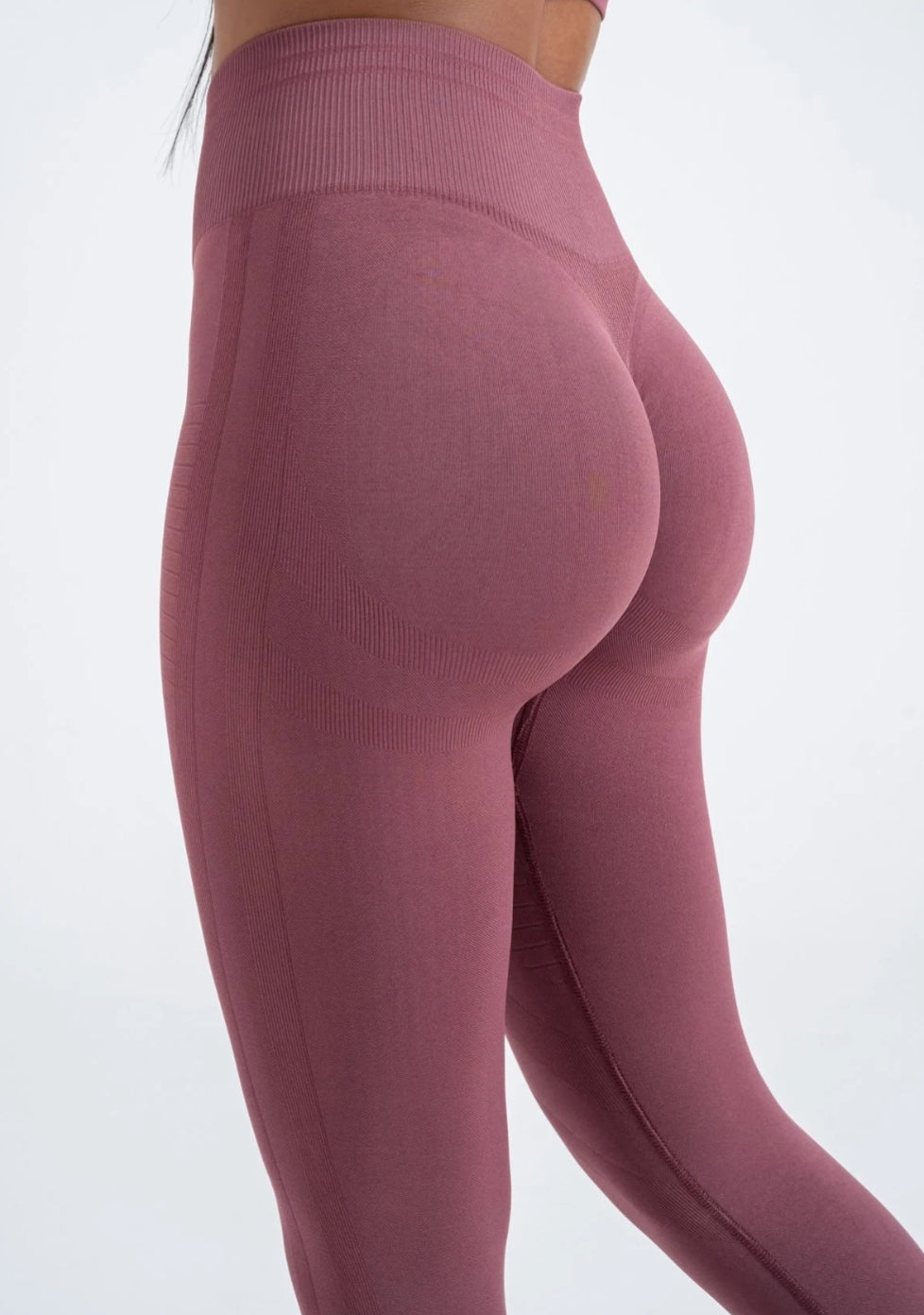 Toparlayıcı Yüksek Bel Seamless Spor Tayt – Push Up Etkili & Nefes Alabilir