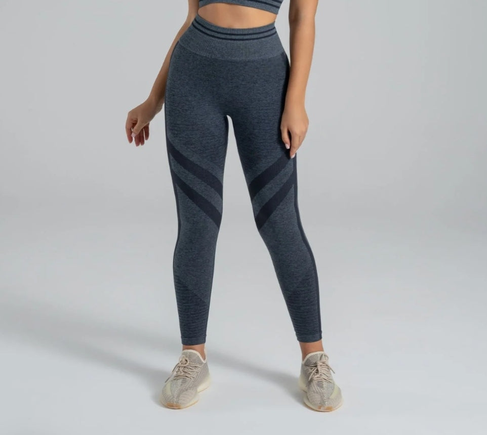 Toparlayıcı Yüksek Bel Seamless Spor Tayt – Push Up Etkili & Nefes Alabilir