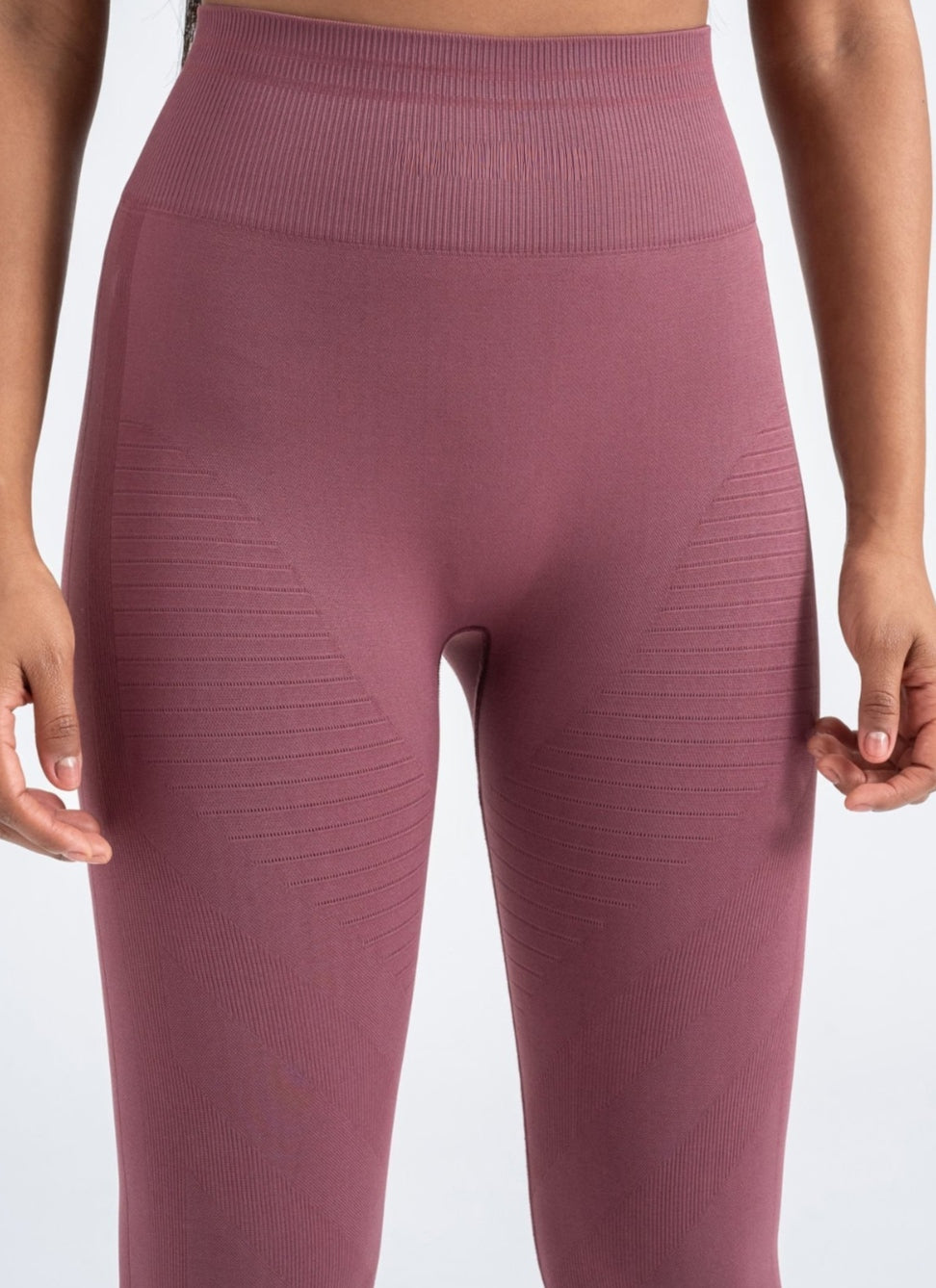 Toparlayıcı Yüksek Bel Seamless Spor Tayt – Push Up Etkili & Nefes Alabilir