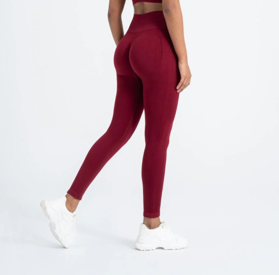 Toparlayıcı Yüksek Bel Seamless Spor Tayt – Push Up Etkili & Nefes Alabilir