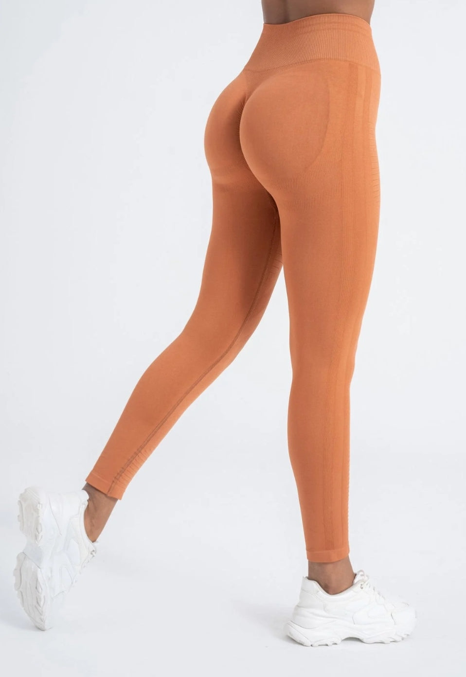 Toparlayıcı Yüksek Bel Seamless Spor Tayt – Push Up Etkili & Nefes Alabilir