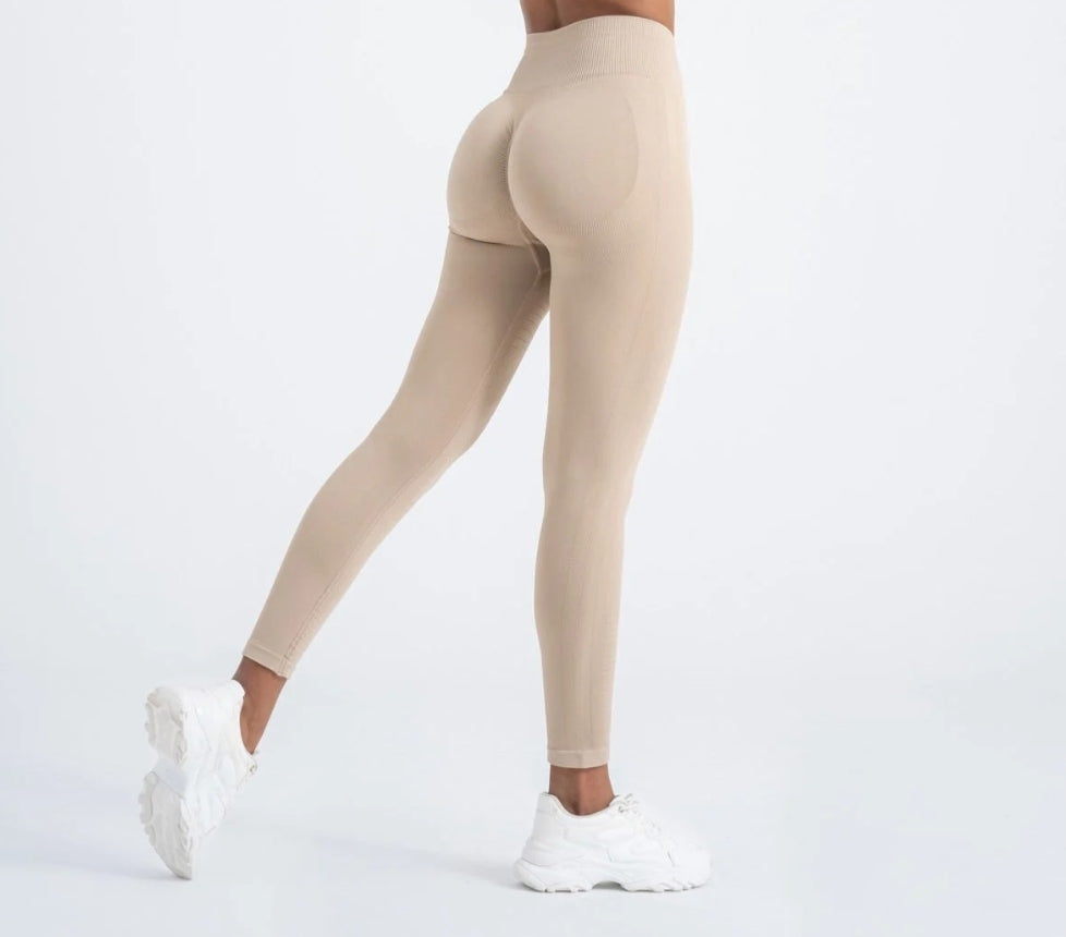 Toparlayıcı Yüksek Bel Seamless Spor Tayt – Push Up Etkili & Nefes Alabilir