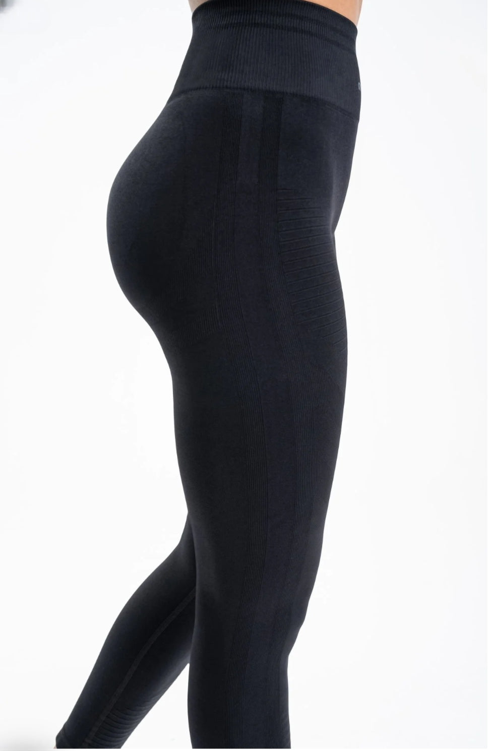 Toparlayıcı Yüksek Bel Seamless Spor Tayt – Push Up Etkili & Nefes Alabilir