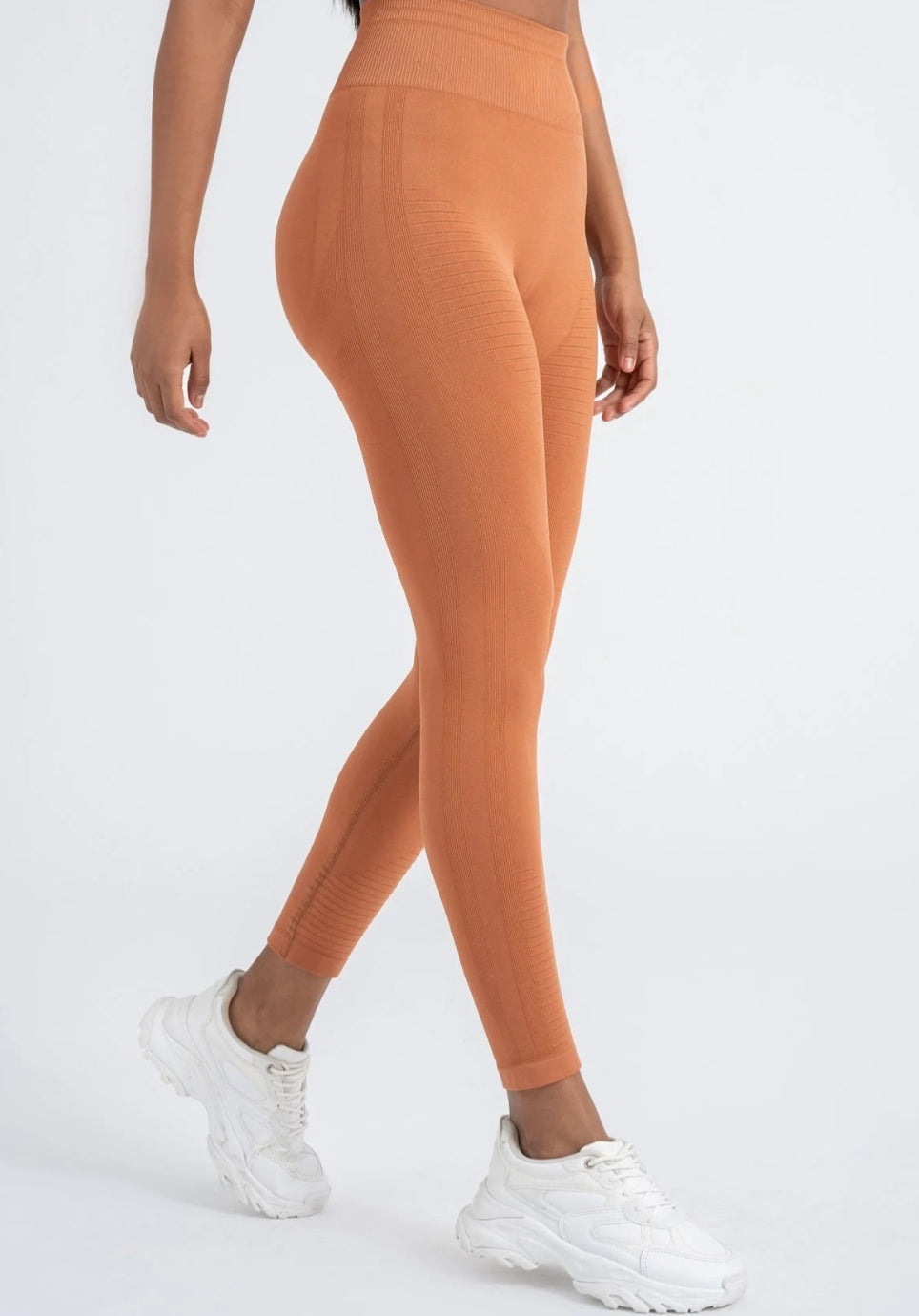 Toparlayıcı Yüksek Bel Seamless Spor Tayt – Push Up Etkili & Nefes Alabilir